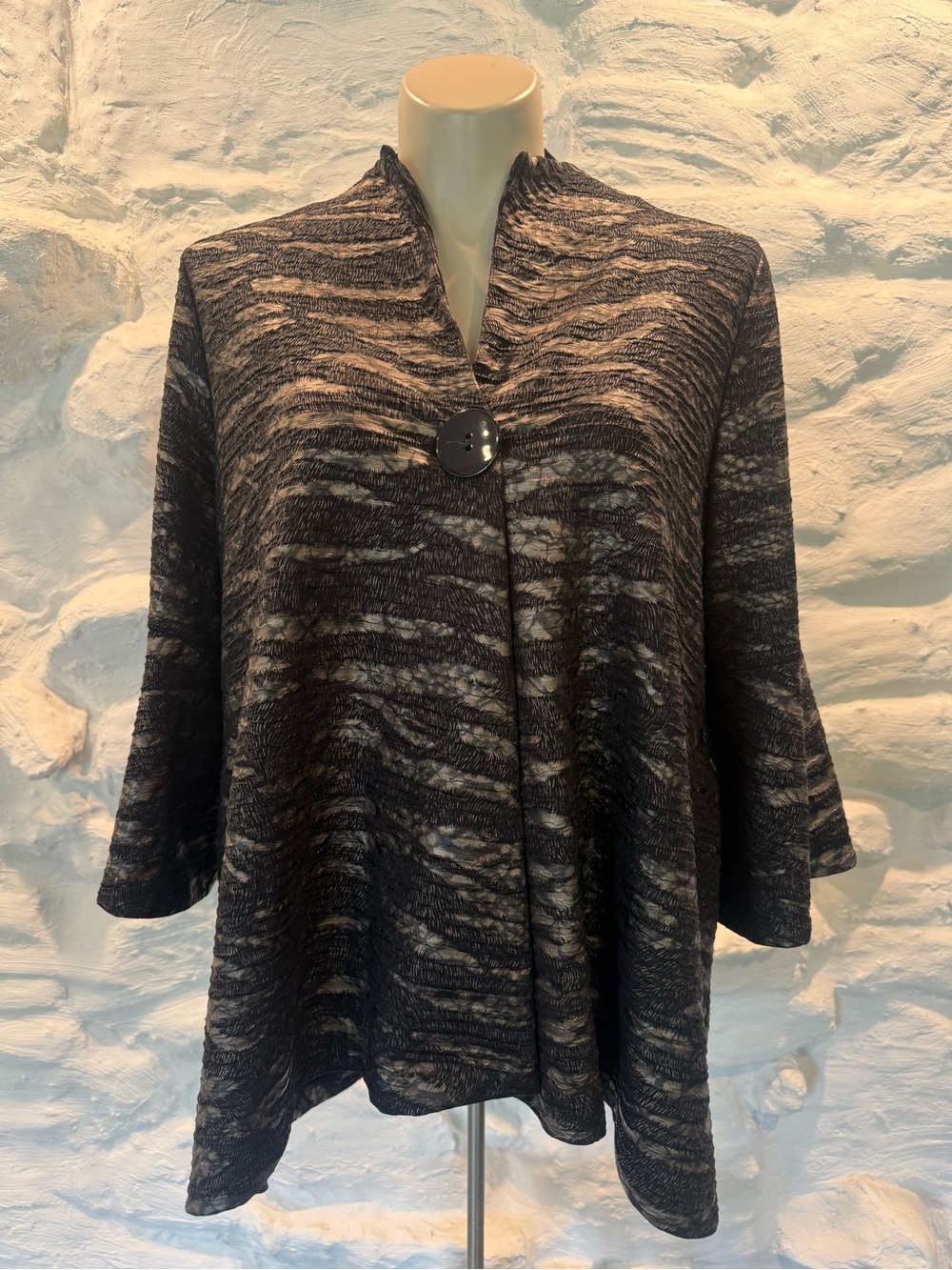 Yushi Black and Gold Metalic Textured Button-Front Women’s Jacket Size XL